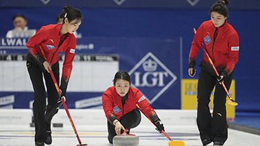 德劳伦蒂斯：在我们这个破主场里，一场只能赚300万欧