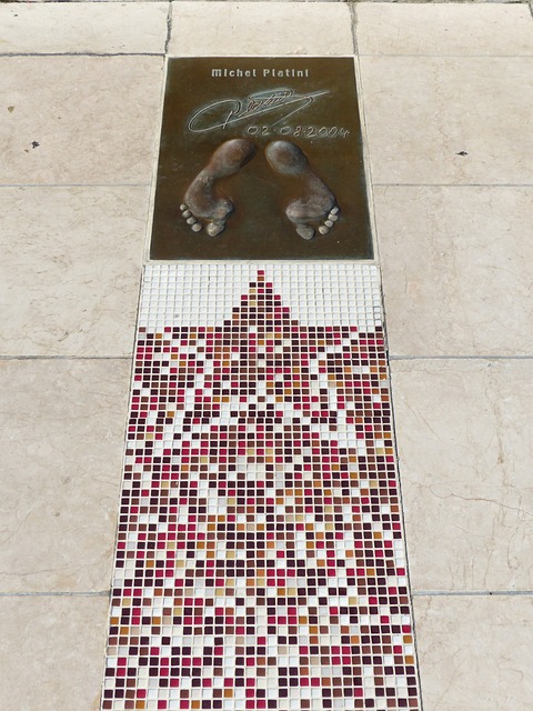 广东男篮在俱乐部杯赛中以90-70战胜广州男篮，小将王洪泽表现突出，阵容实力强劲。